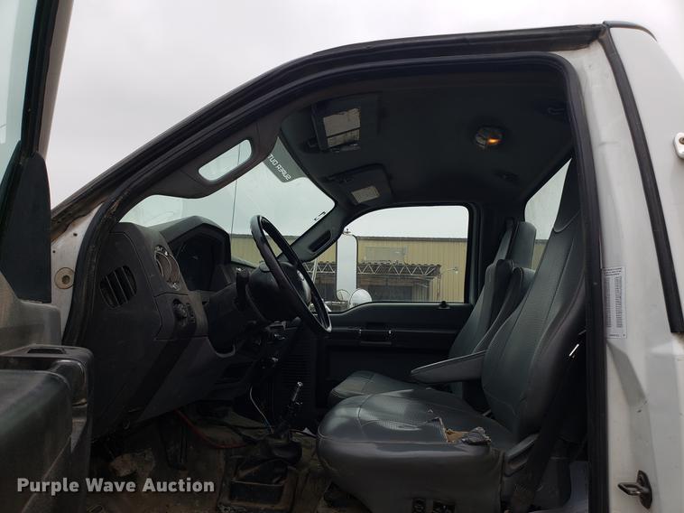 image for item EN9839 2011 Ford F650 Super Duty truck cab and chassis