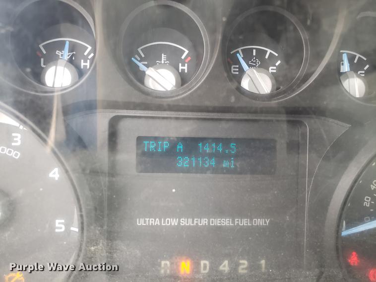 image for item EN9839 2011 Ford F650 Super Duty truck cab and chassis