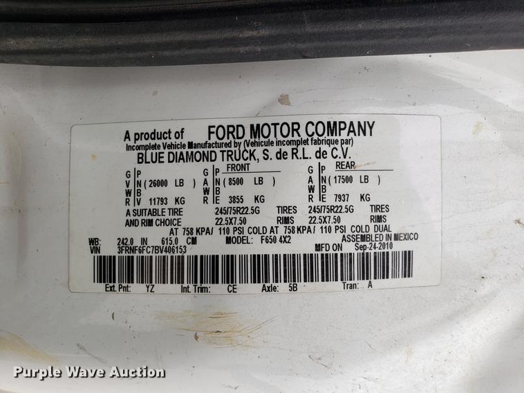 image for item EN9839 2011 Ford F650 Super Duty truck cab and chassis