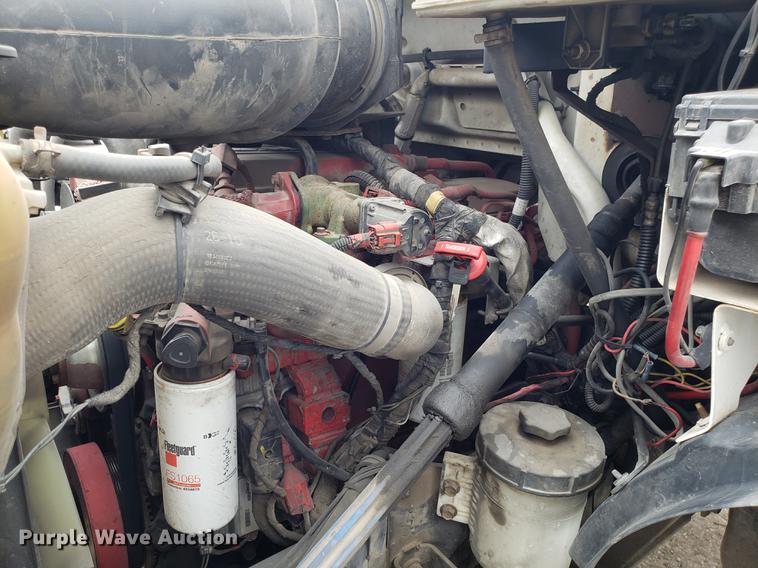 image for item EN9839 2011 Ford F650 Super Duty truck cab and chassis