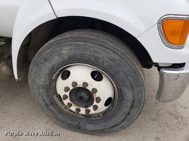 image for item EN9839 2011 Ford F650 Super Duty truck cab and chassis