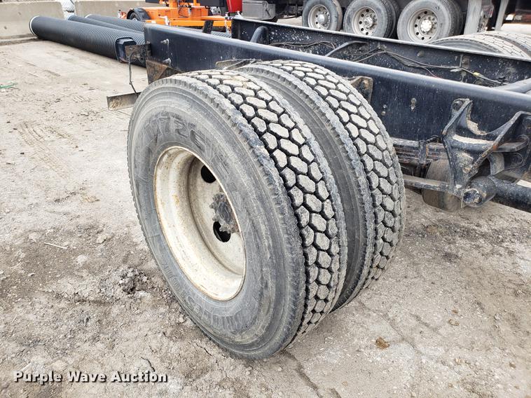 image for item EN9839 2011 Ford F650 Super Duty truck cab and chassis