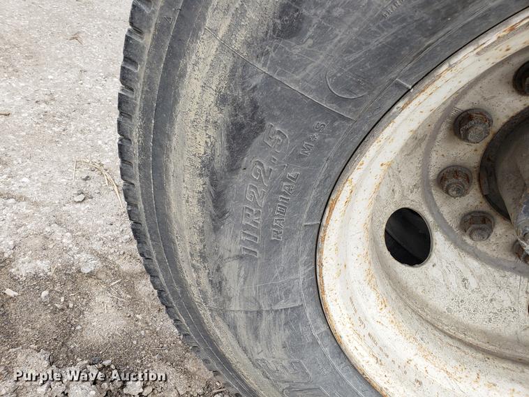 image for item EN9839 2011 Ford F650 Super Duty truck cab and chassis