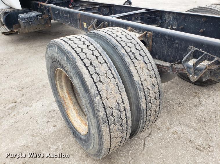 image for item EN9839 2011 Ford F650 Super Duty truck cab and chassis