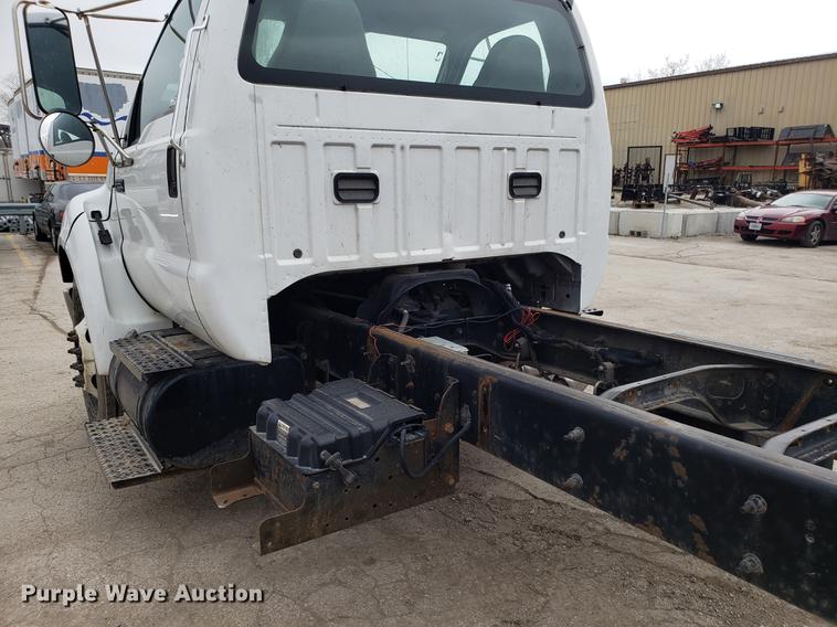 image for item EN9839 2011 Ford F650 Super Duty truck cab and chassis