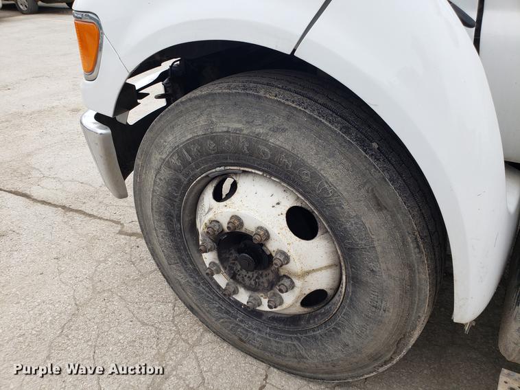 image for item EN9839 2011 Ford F650 Super Duty truck cab and chassis