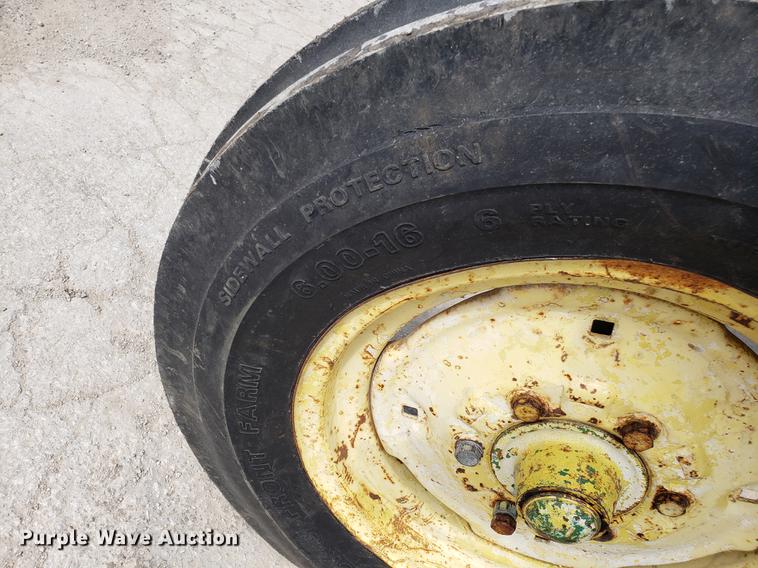 image for item EN9844 John Deere 1020 tractor