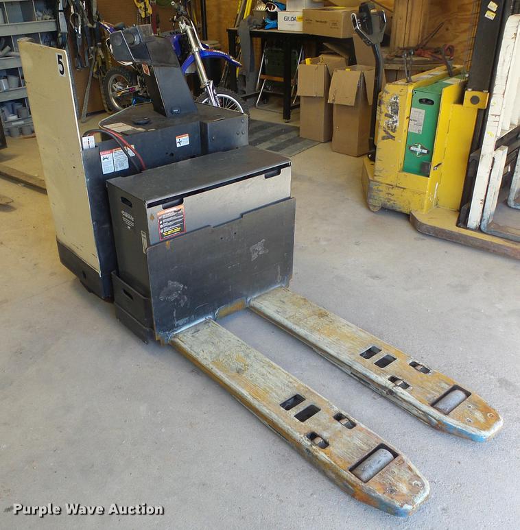 image for item EQ9057 2001 Crown PR3020-60 pallet jack