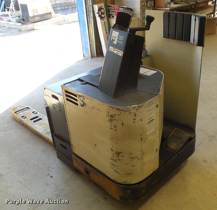 image for item EQ9057 2001 Crown PR3020-60 pallet jack