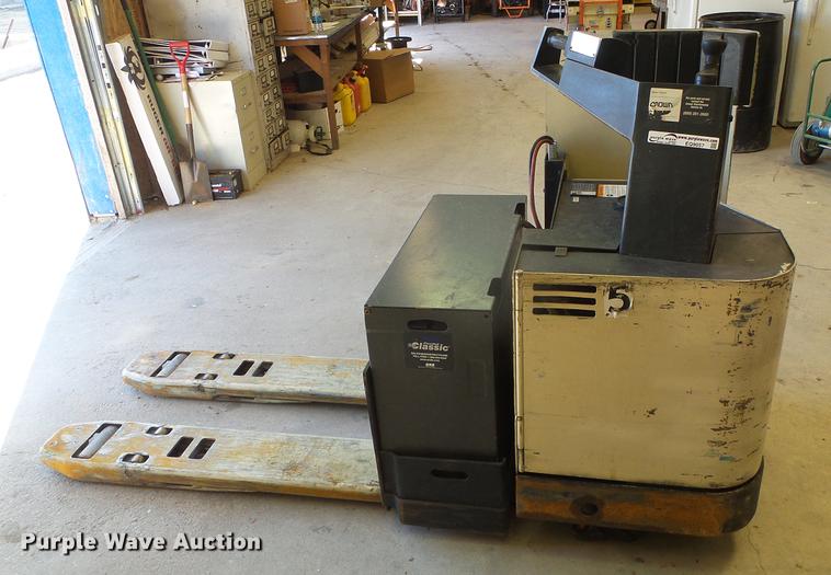 image for item EQ9057 2001 Crown PR3020-60 pallet jack