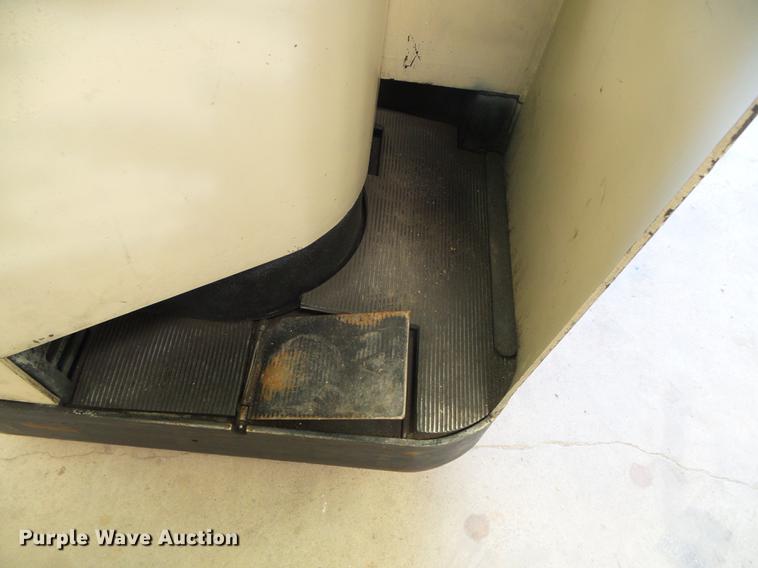 image for item EQ9057 2001 Crown PR3020-60 pallet jack