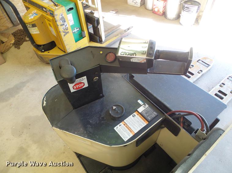 image for item EQ9057 2001 Crown PR3020-60 pallet jack