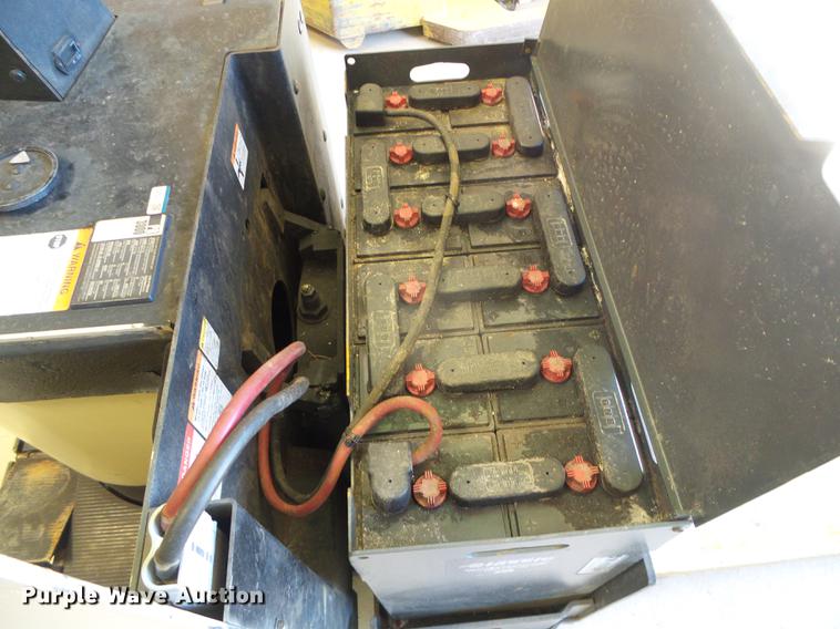 image for item EQ9057 2001 Crown PR3020-60 pallet jack