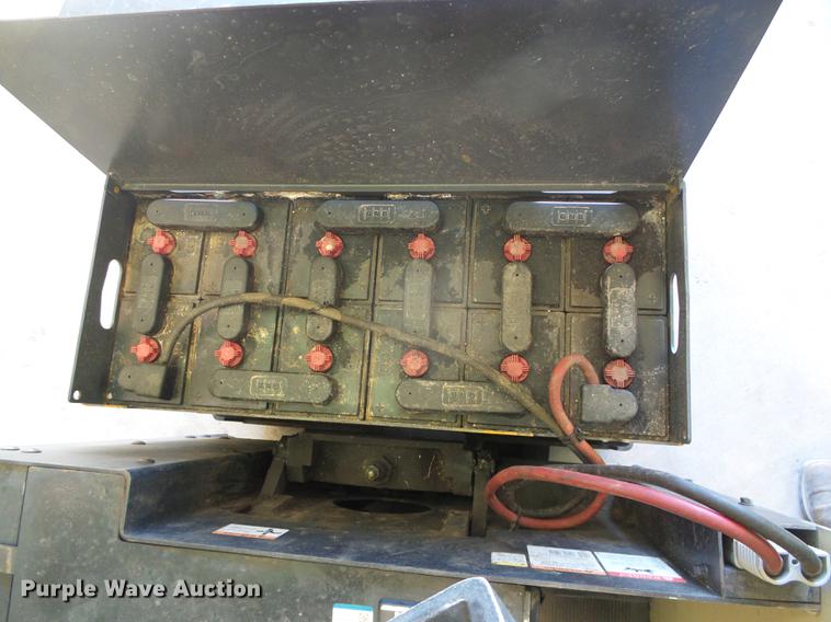 image for item EQ9057 2001 Crown PR3020-60 pallet jack