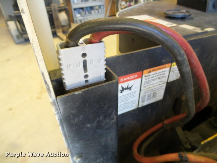 image for item EQ9057 2001 Crown PR3020-60 pallet jack