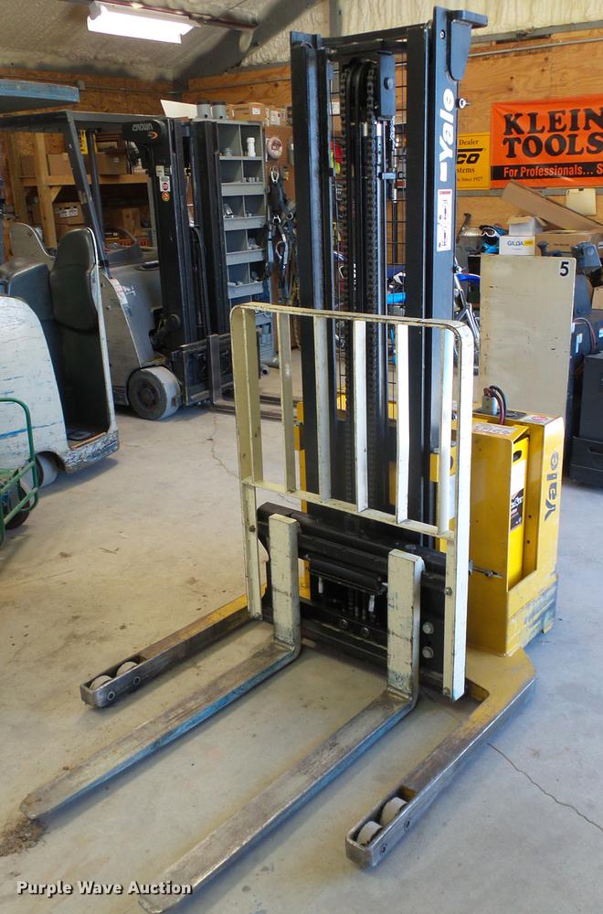image for item EQ9059 Yale MSW030SCN12TV083 pallet jack