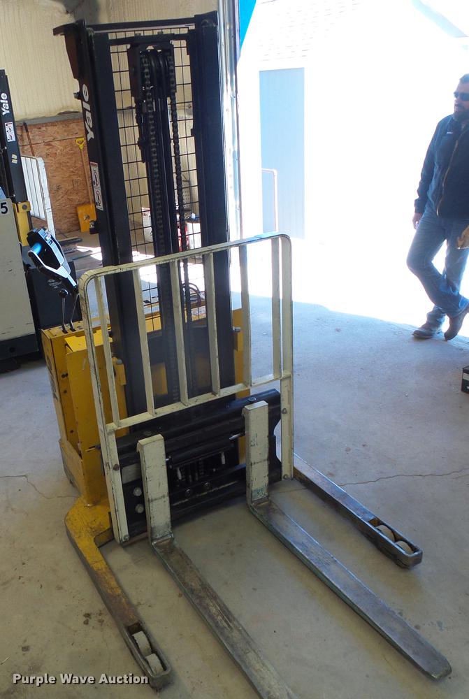 image for item EQ9059 Yale MSW030SCN12TV083 pallet jack