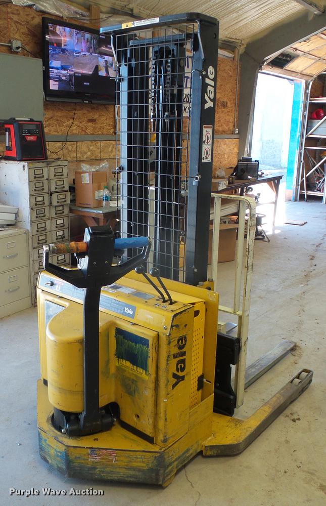 image for item EQ9059 Yale MSW030SCN12TV083 pallet jack