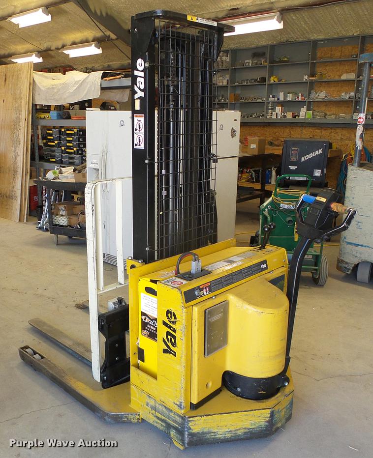 image for item EQ9059 Yale MSW030SCN12TV083 pallet jack