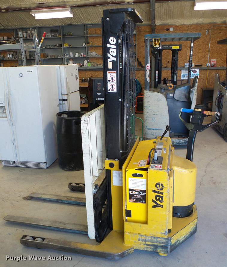 image for item EQ9059 Yale MSW030SCN12TV083 pallet jack