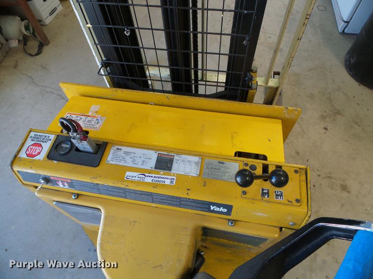 image for item EQ9059 Yale MSW030SCN12TV083 pallet jack
