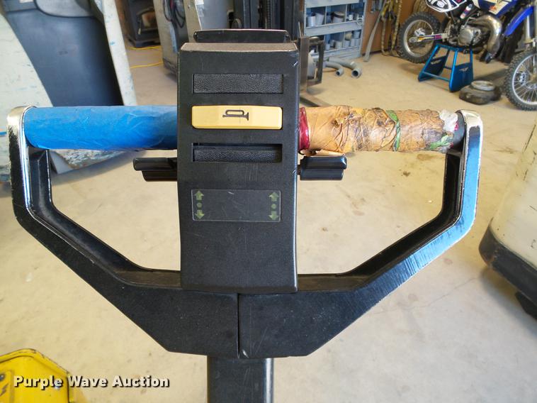 image for item EQ9059 Yale MSW030SCN12TV083 pallet jack