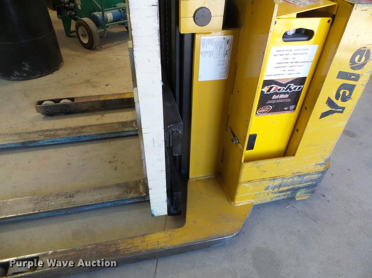 image for item EQ9059 Yale MSW030SCN12TV083 pallet jack