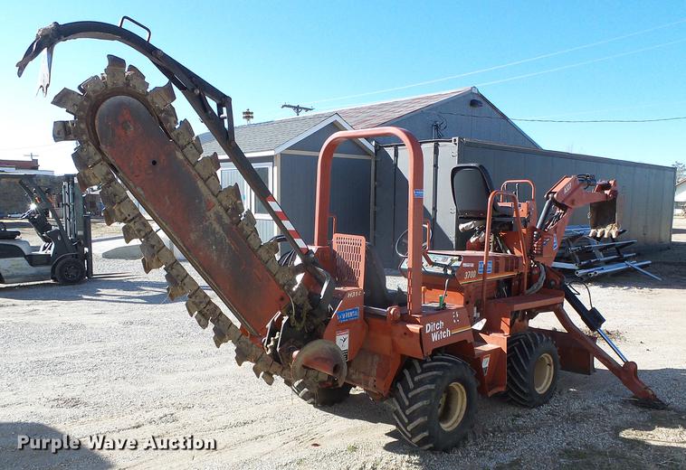 image for item EQ9061 2004 Ditch Witch 3700 trencher