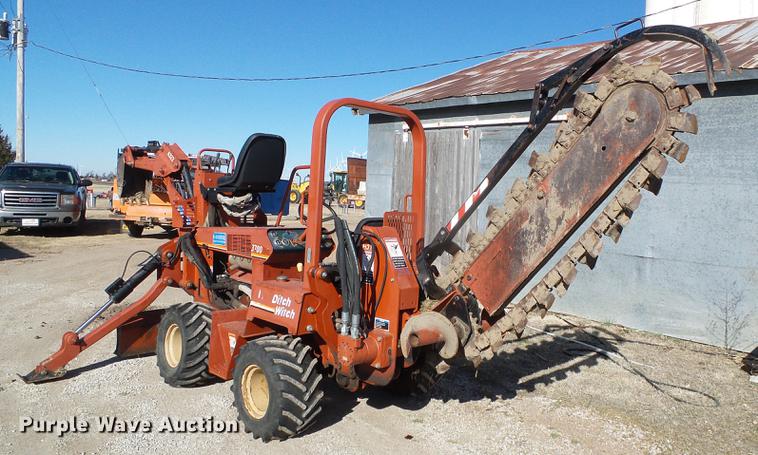 image for item EQ9061 2004 Ditch Witch 3700 trencher