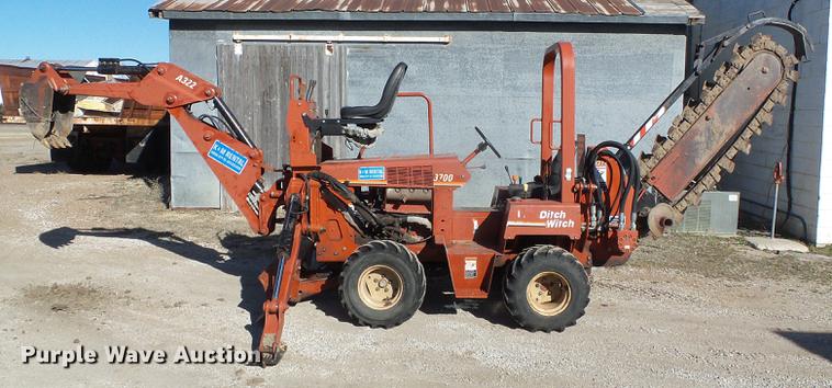 image for item EQ9061 2004 Ditch Witch 3700 trencher
