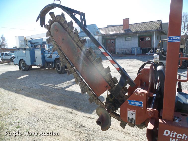 image for item EQ9061 2004 Ditch Witch 3700 trencher