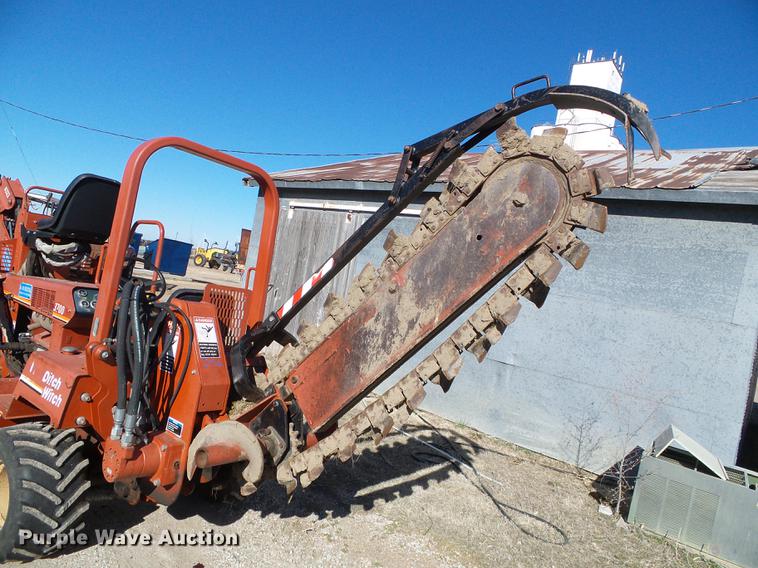 image for item EQ9061 2004 Ditch Witch 3700 trencher