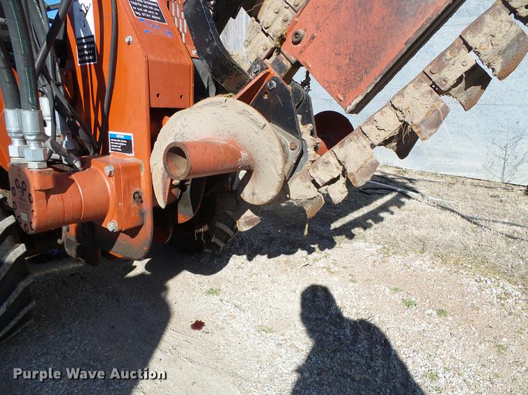 image for item EQ9061 2004 Ditch Witch 3700 trencher