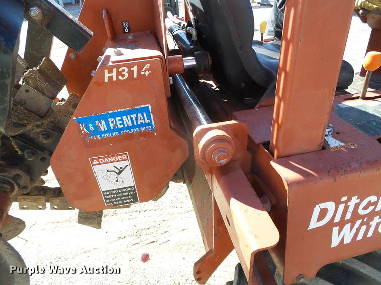 image for item EQ9061 2004 Ditch Witch 3700 trencher
