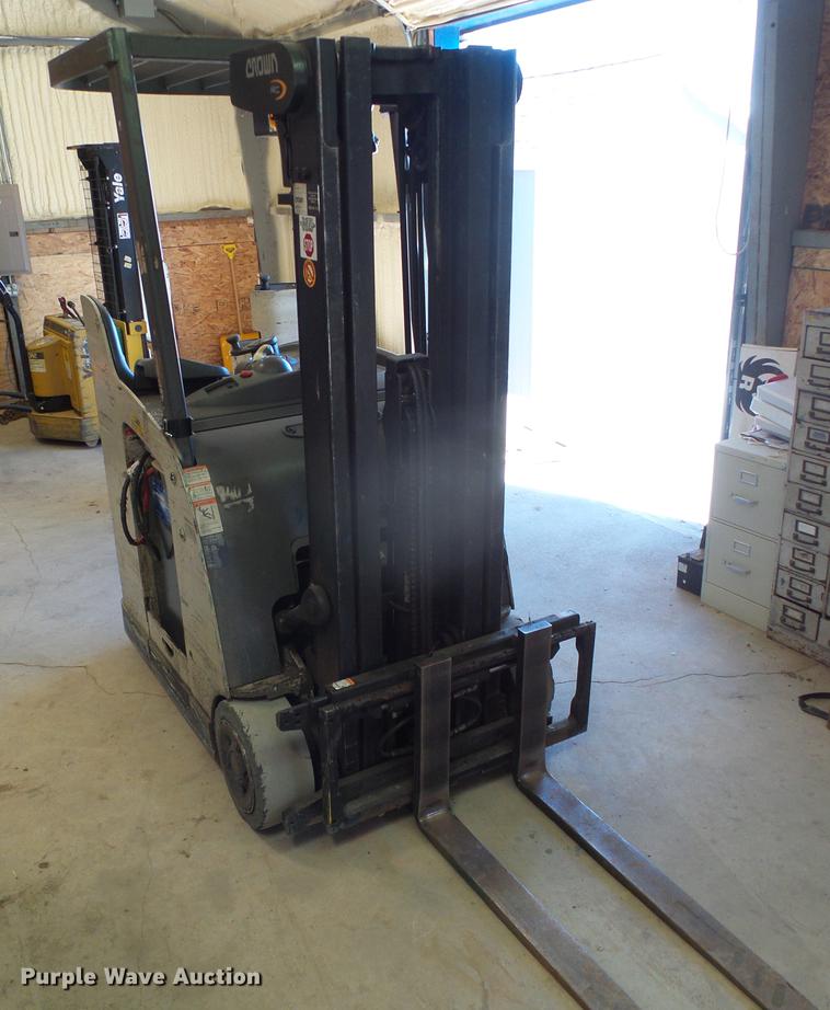 image for item EQ9062 Crown RC5530C-30 forklift