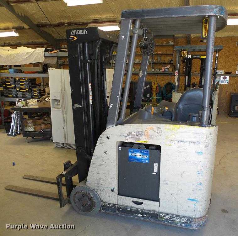 image for item EQ9062 Crown RC5530C-30 forklift