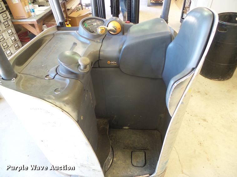 image for item EQ9062 Crown RC5530C-30 forklift