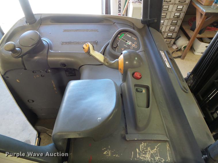 image for item EQ9062 Crown RC5530C-30 forklift