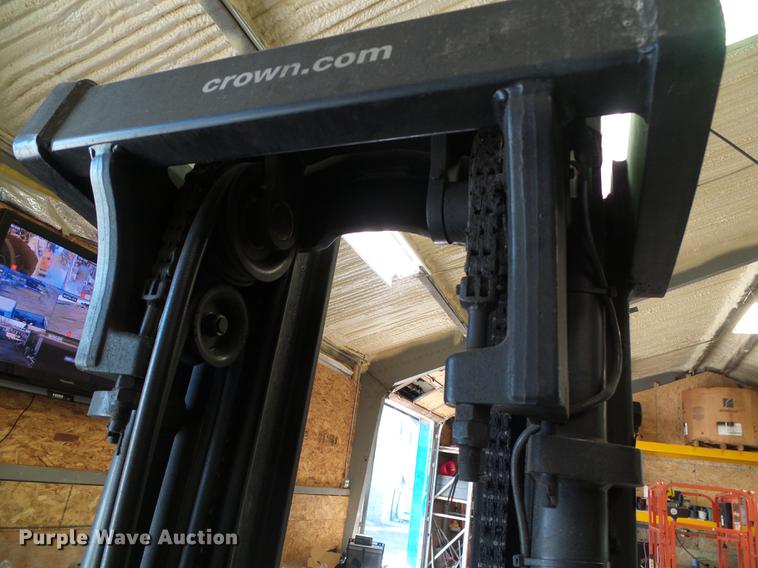 image for item EQ9062 Crown RC5530C-30 forklift