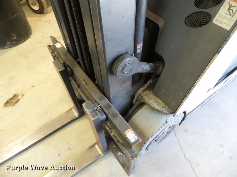 image for item EQ9062 Crown RC5530C-30 forklift