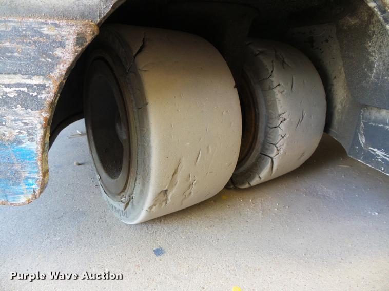 image for item EQ9062 Crown RC5530C-30 forklift