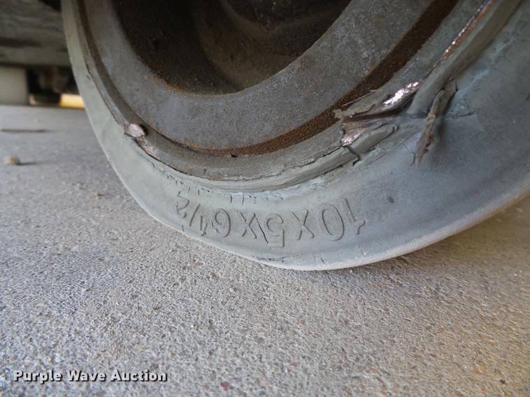 image for item EQ9062 Crown RC5530C-30 forklift