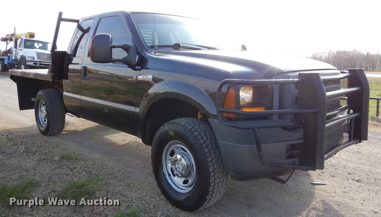 image for item EZ9863 2006 Ford F250 Super Duty SuperCab flatbed pickup truck