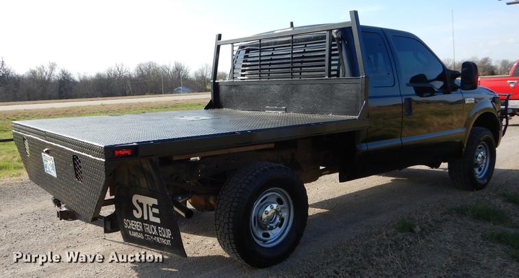 image for item EZ9863 2006 Ford F250 Super Duty SuperCab flatbed pickup truck