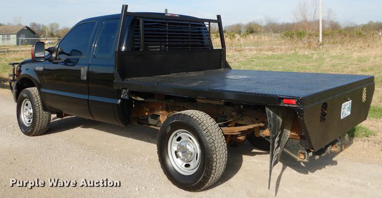 image for item EZ9863 2006 Ford F250 Super Duty SuperCab flatbed pickup truck