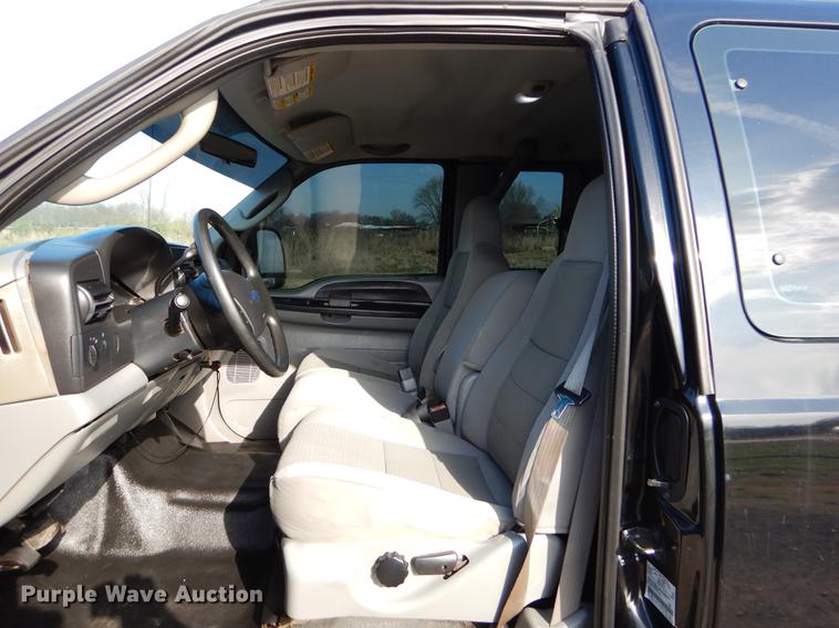 image for item EZ9863 2006 Ford F250 Super Duty SuperCab flatbed pickup truck