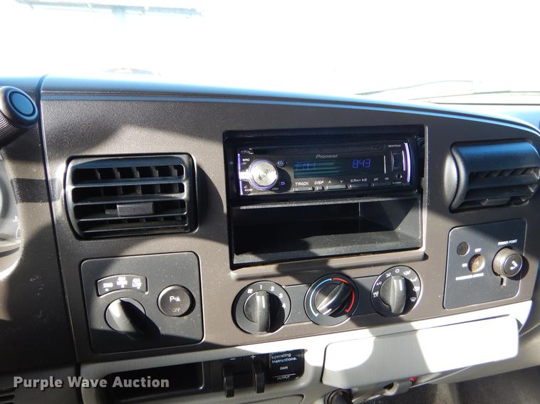 image for item EZ9863 2006 Ford F250 Super Duty SuperCab flatbed pickup truck