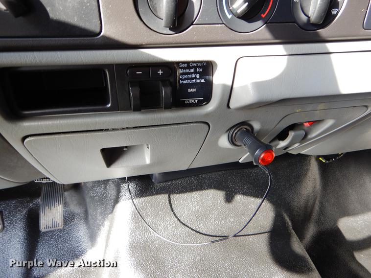 image for item EZ9863 2006 Ford F250 Super Duty SuperCab flatbed pickup truck