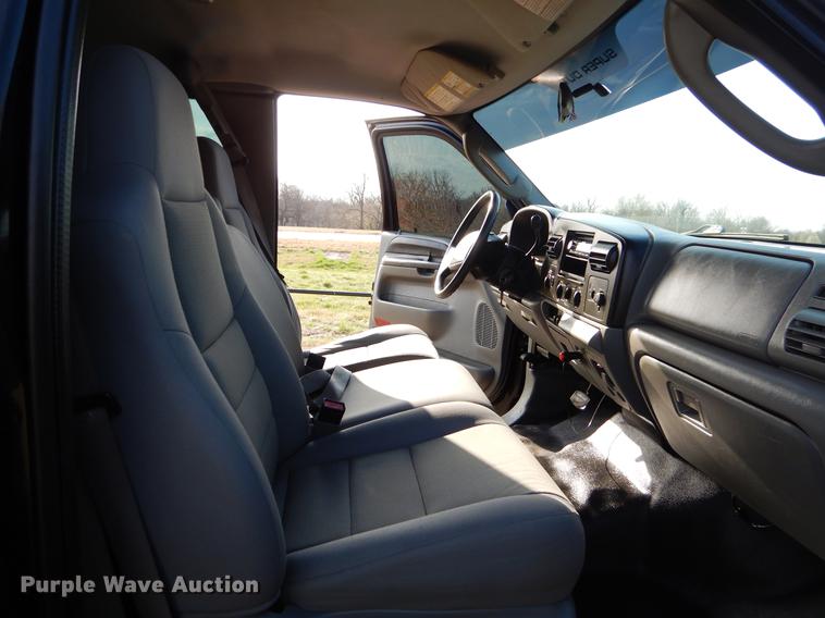 image for item EZ9863 2006 Ford F250 Super Duty SuperCab flatbed pickup truck