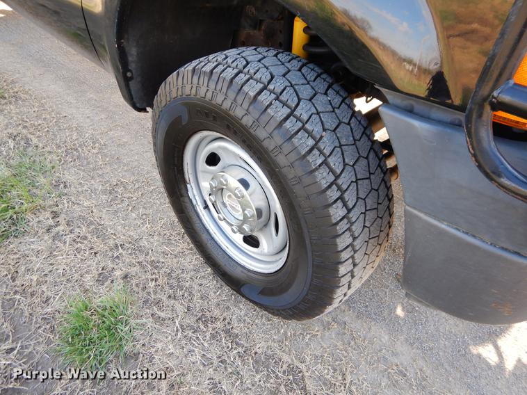 image for item EZ9863 2006 Ford F250 Super Duty SuperCab flatbed pickup truck